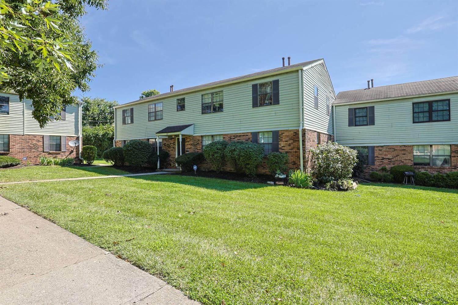 Property Photo:  1937 Chaucer Drive  OH 45237 