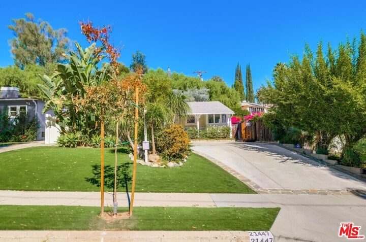 Property Photo: 21447 Providencia St CA 91364