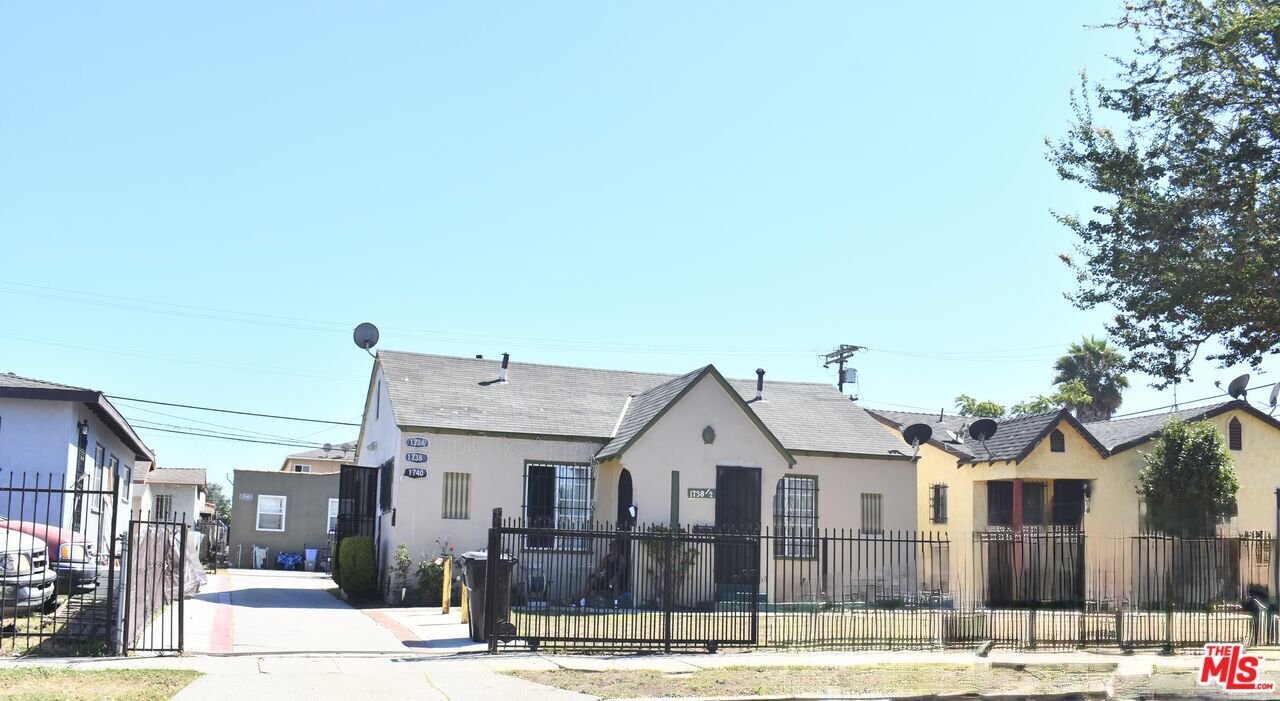 Property Photo:  1738 W 82nd St  CA 90047 