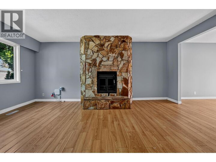 Property Photo: 109 McKenzie Avenue BC V2L 4N5