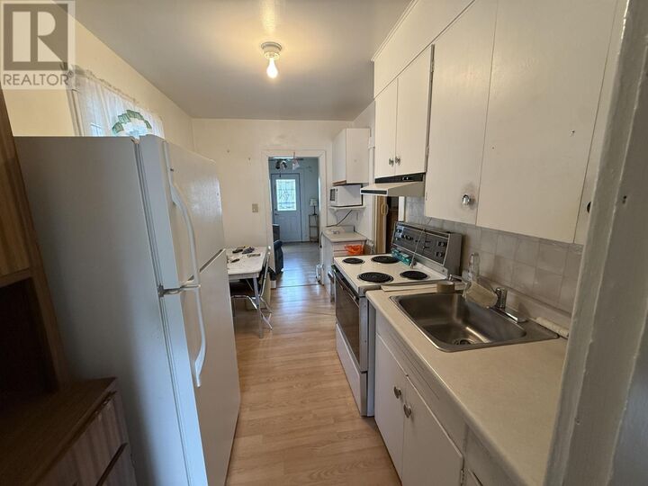 Property Photo:  711 Brodie St N  ON P7C 3T8 