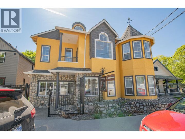 Property Photo: 3414A 28th Avenue 2 BC V1T 1W9