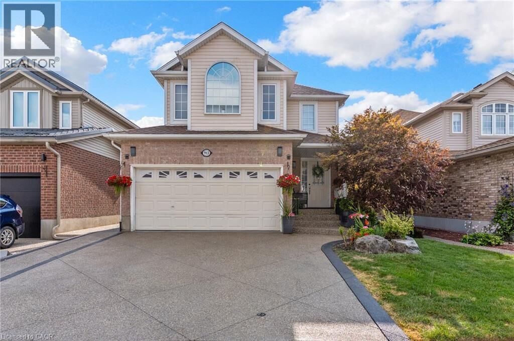 Property Photo: 913 Copper Leaf Crescent ON N2E 3W1