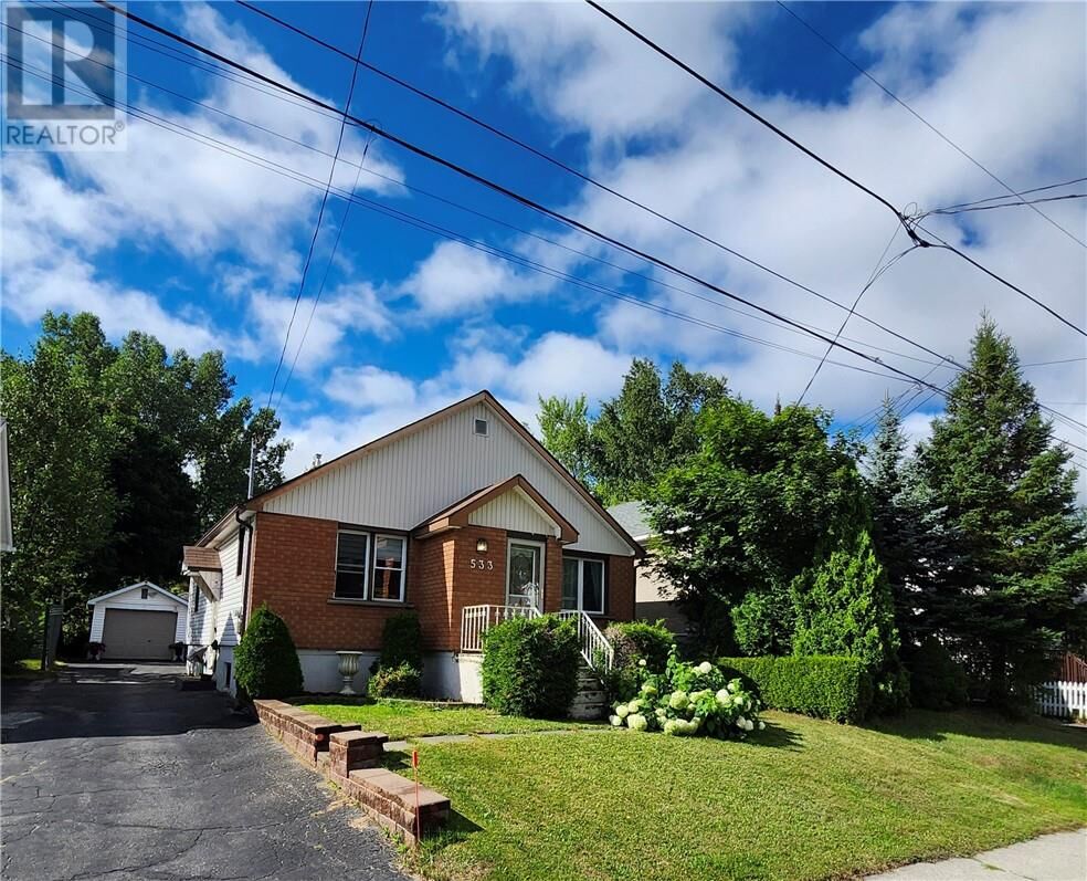 Property Photo: 533 Victoria Street ON P3C 1L3