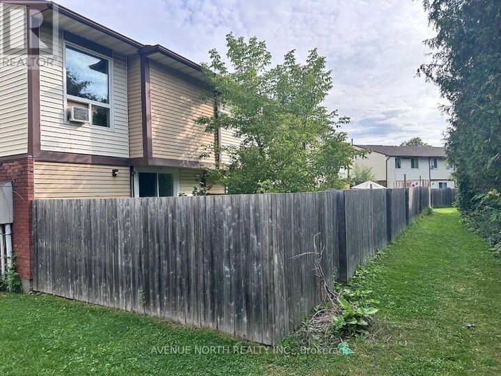 Property Photo: 1352 Foxwell Street ON K1B 5J2