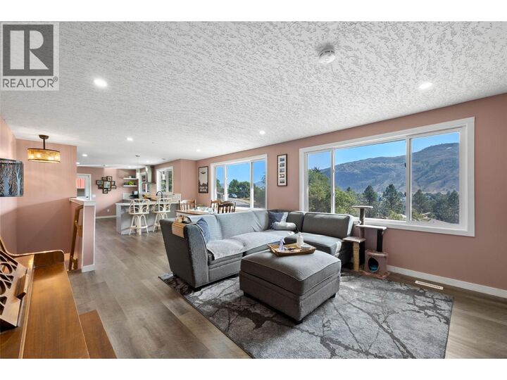 Property Photo: 4326 Karindale Road BC V2B 8N1
