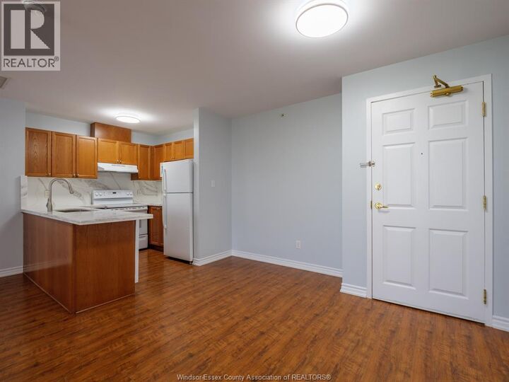Property Photo:  2650 Sandwich West Parkway 406  ON N9H 0A7 