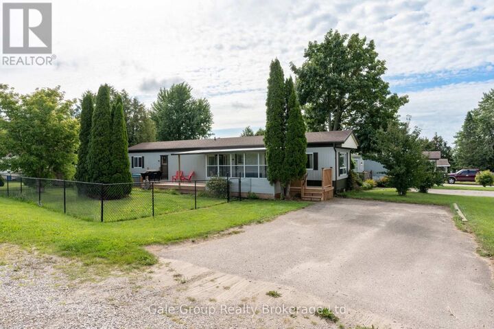 32 Pineview Ave Avenue — photo 1