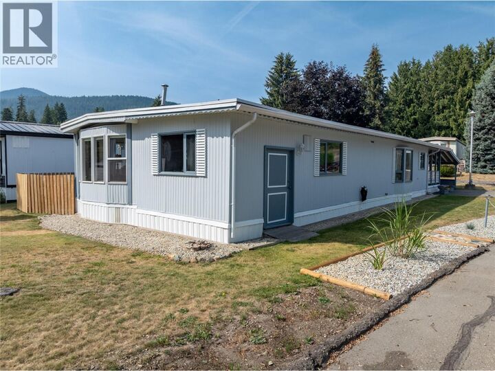 Property Photo:  1361 30 Street Southeast 1  BC V1E 2N4 
