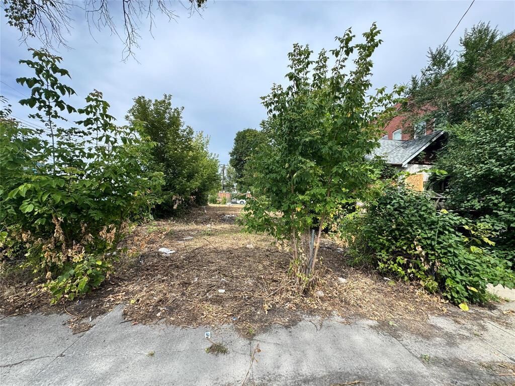 Property Photo:  177 Selkirk Avenue  MB R2W 2L3 