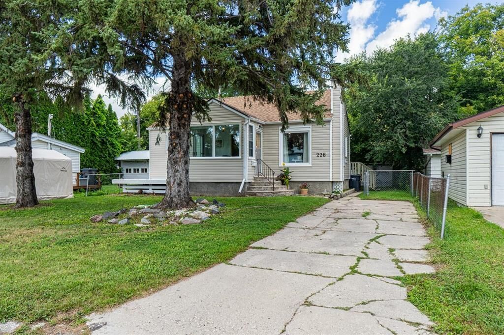Property Photo:  226 Alison Avenue  MB R1N 0C2 