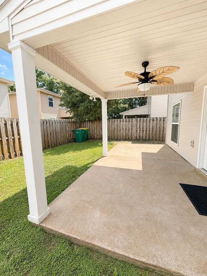 Property Photo: 2907 Five Oaks Lane FL 32579