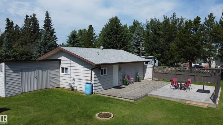 Property Photo:  38 Lakeshore Drive  AB T0C 2V0 