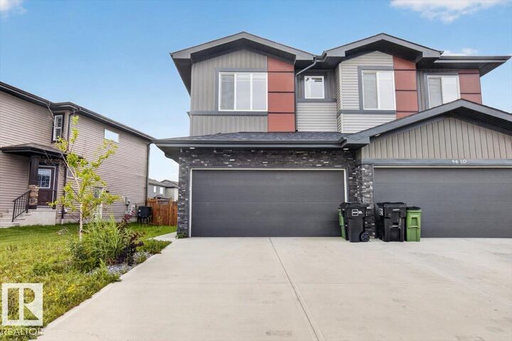 9412 Pear Crescent SW — photo 1