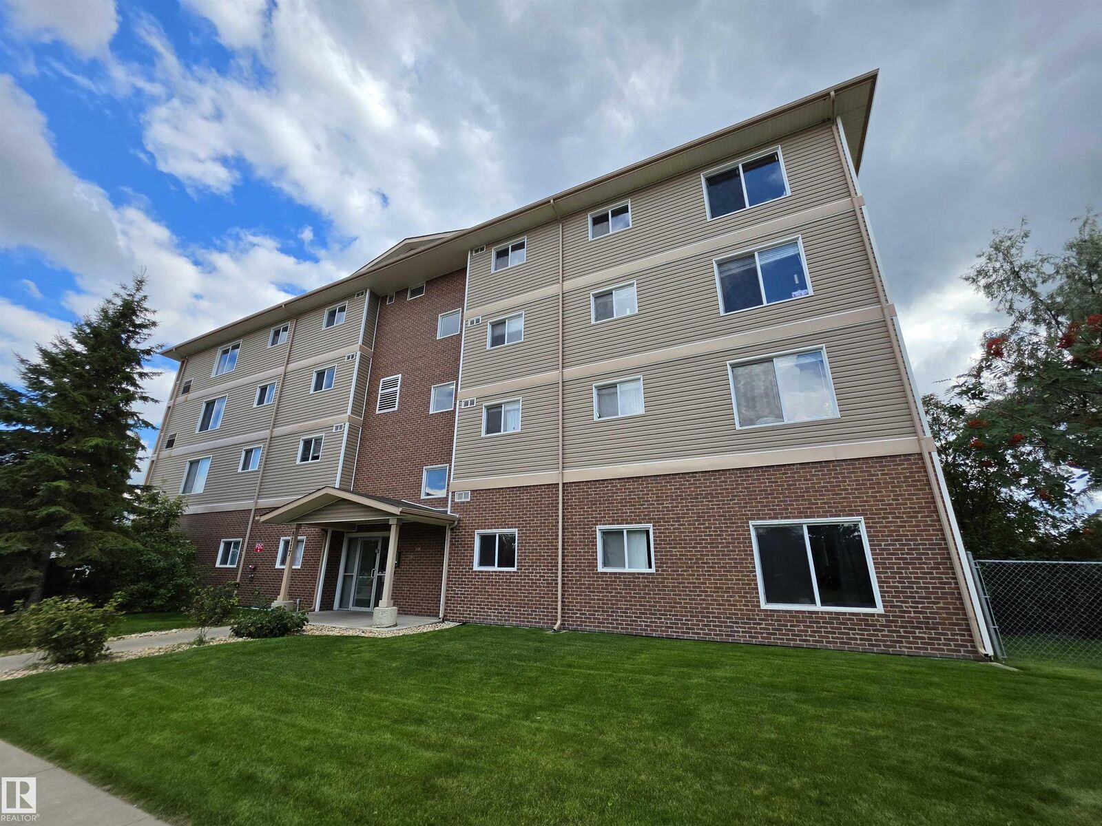 Property Photo: 8117 114 Avenue NW 207 AB T5B 0C1