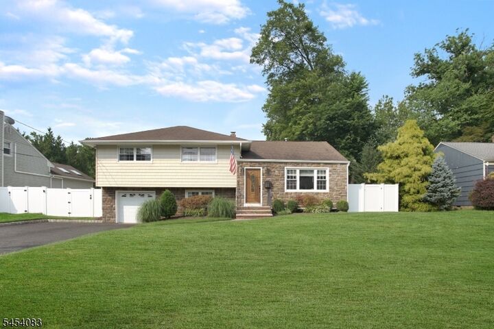 Property Photo:  9 Brookdale Rd  NJ 07016 