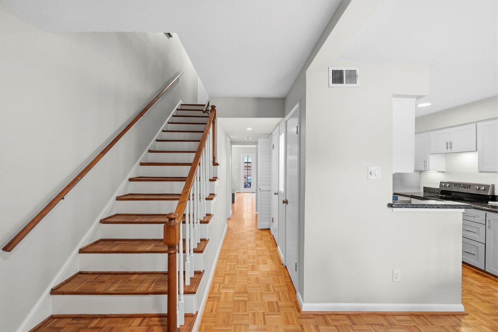 Property Photo: 10152 Longmont Drive 38/10 TX 77042