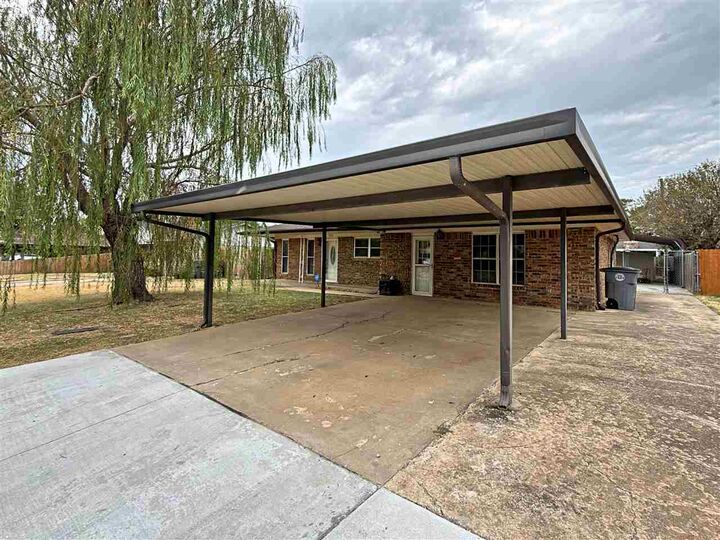 Property Photo: 1703 SE 47th St OK 73501-8313
