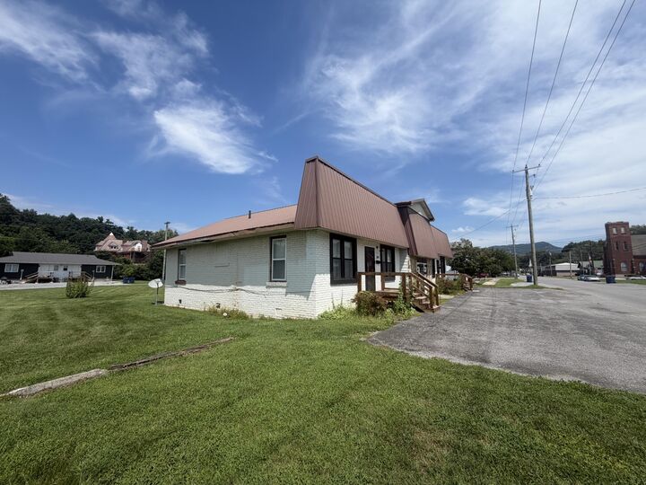 Property Photo:  312 W Chester Avenue  KY 40965 