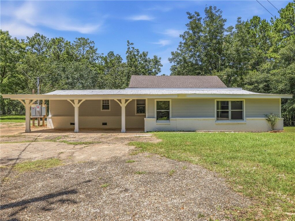 Property Photo:  1515 N Ann Street  AL 36024 