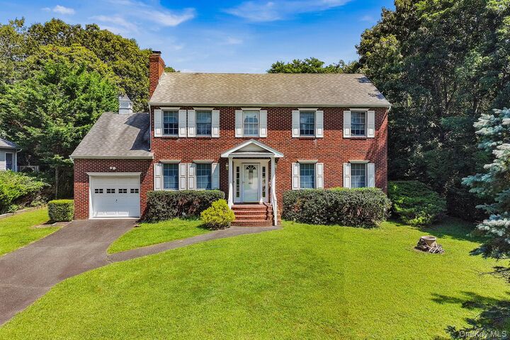 Property Photo:  515 The Greenway  NY 11939 