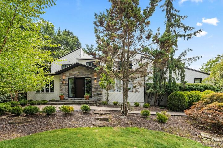 Property Photo:  176 Grandview Avenue  NY 10952 