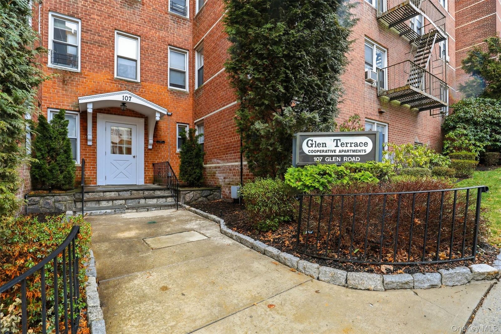 Property Photo:  107 Glen Road 6D  NY 10704 