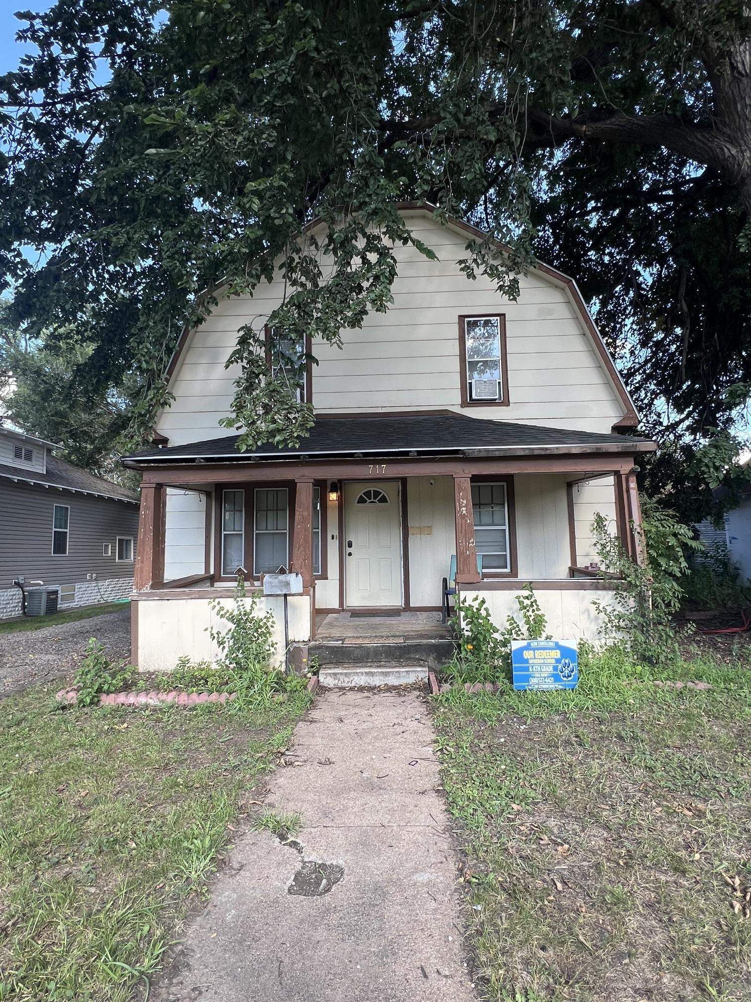 Property Photo: 717 S Bailey St NE 69101