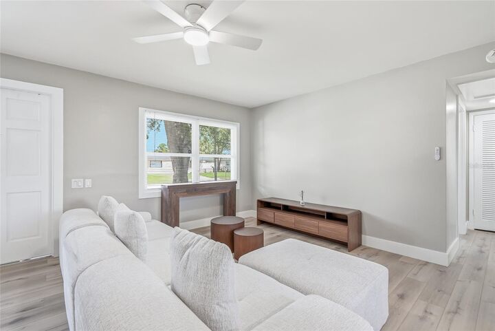 Property Photo:  5512 96th Avenue N  FL 33782 