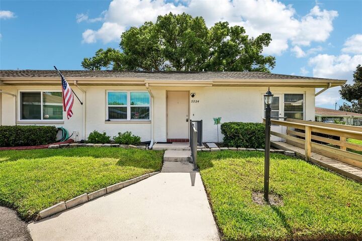 Property Photo:  2224 Grenadier Drive  FL 33573 
