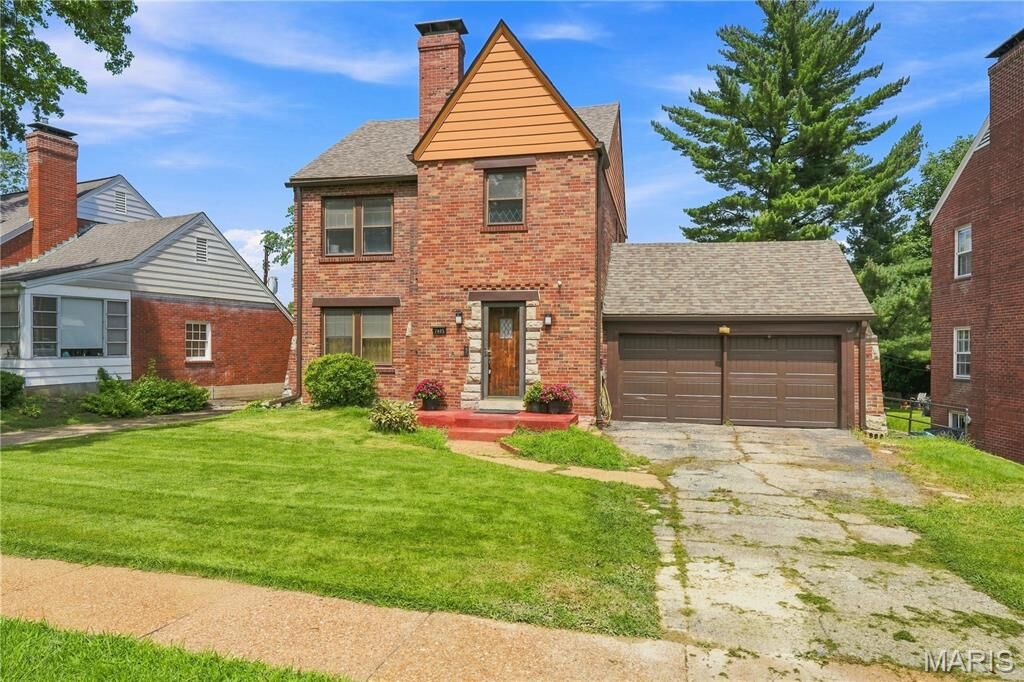 Property Photo: 7405 Huntington Drive MO 63121