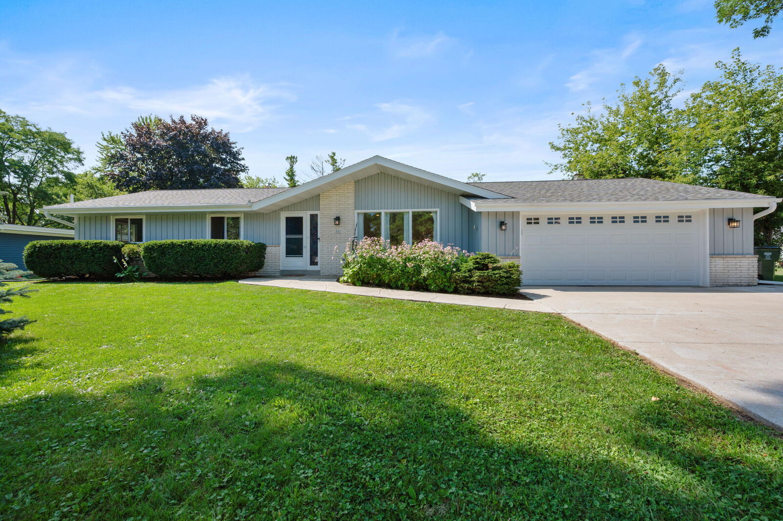 Property Photo:  501 W Bayfield Ave  WI 53217 