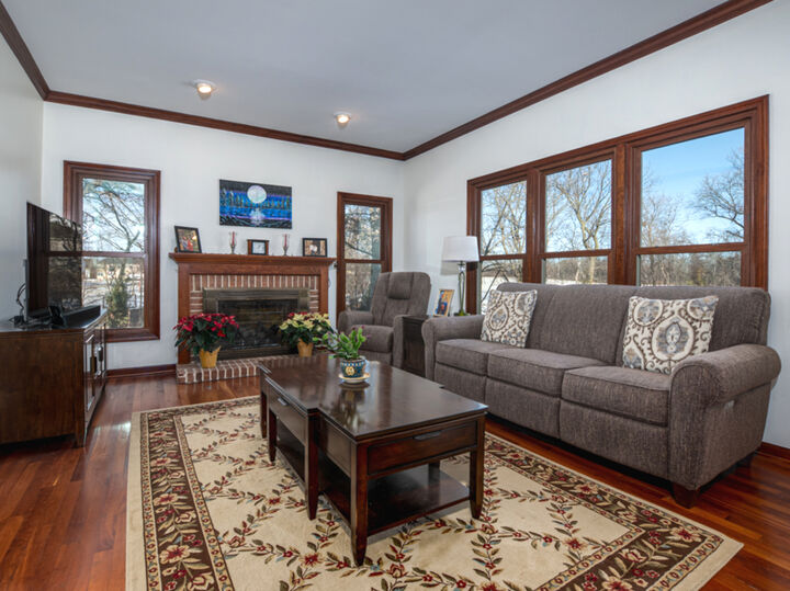 Property Photo: 1351 Callen Lane IL 60016