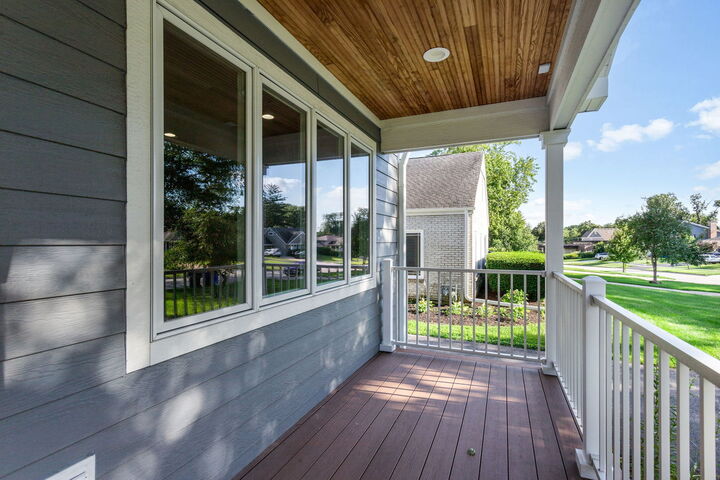 Property Photo: 1113 S Gables Boulevard IL 60189