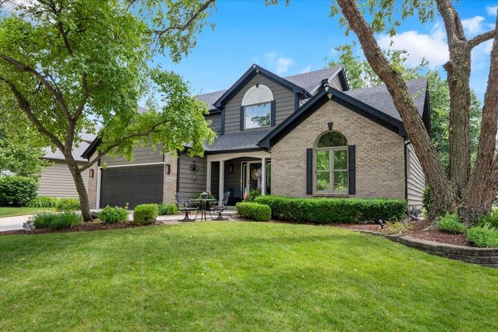 Property Photo:  565 Blackberry Ridge Drive  IL 60506 