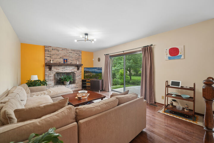 Property Photo: 837 Heatherstone Drive IL 60173