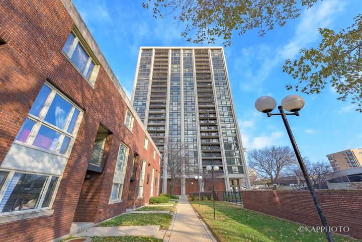 Property Photo: 2605 S Indiana Avenue 1504 IL 60616