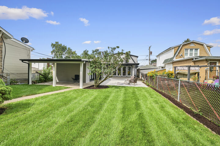 Property Photo: 1346 Highland Avenue IL 60402
