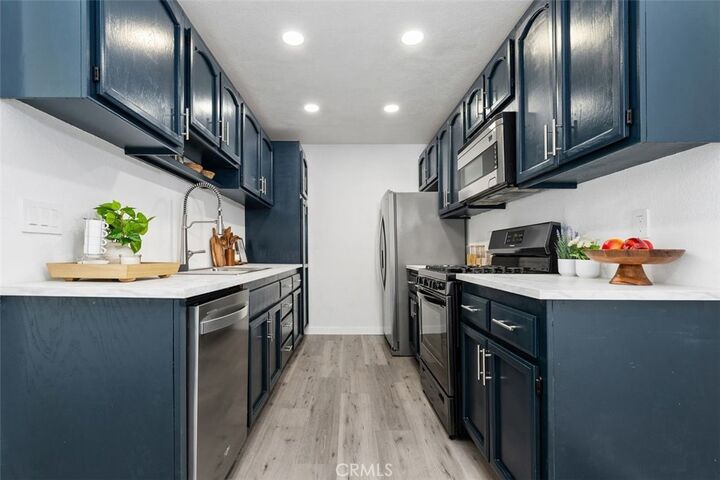 Property Photo:  20553 S Vermont Avenue 6  CA 90502 