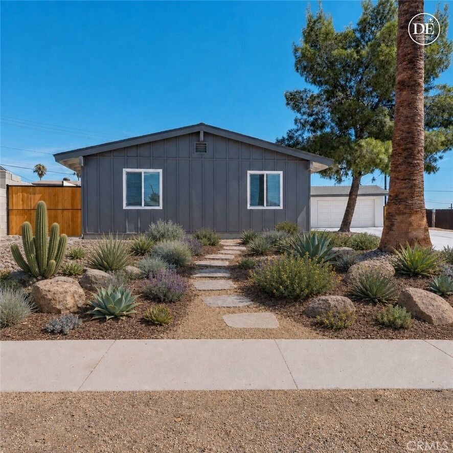 Property Photo:  1213 E Virginia Way  CA 92311 