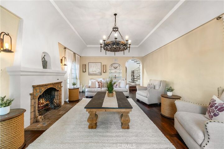 Property Photo: 828 S Sunset Canyon CA 91501