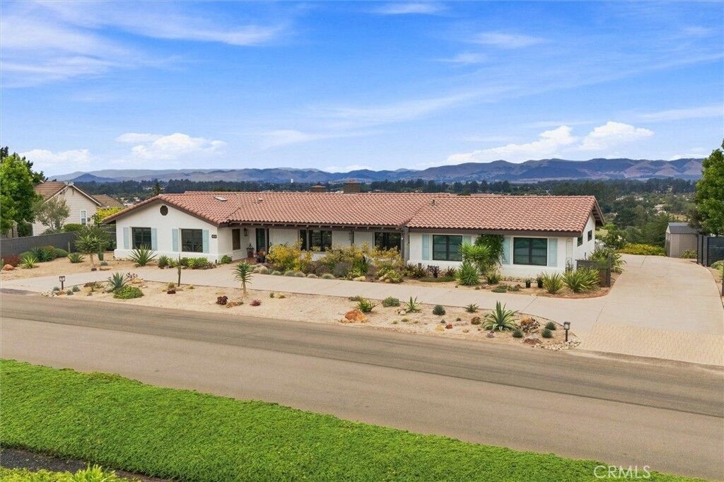 Property Photo:  530 Calle Cielo  CA 93444 