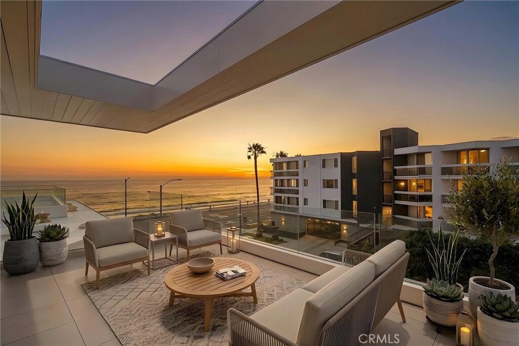 Property Photo:  1400 Esplanade 2  CA 90277 