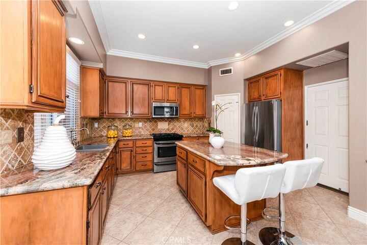 Property Photo: 27 Las Cruces CA 92688