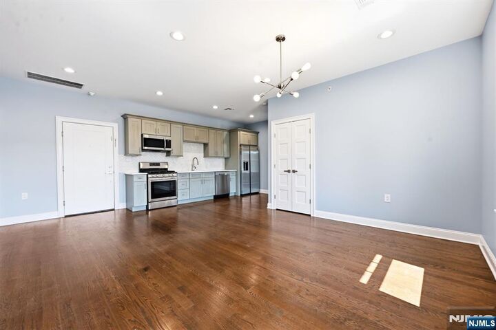 Property Photo:  55 Watchung Avenue 4  NJ 07109 