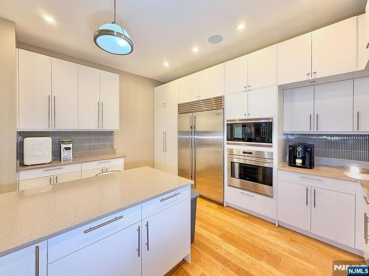 Property Photo:  9 Somerset Lane Ph 608/614  NJ 07020 