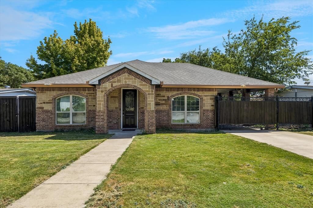 Property Photo:  1533 Cairn Circle  TX 76134 