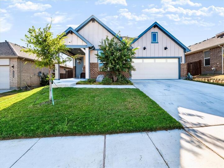 Property Photo: 2220 Redwing Drive TX 76205