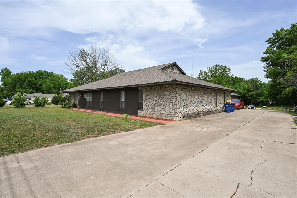 Property Photo:  908 E 12th Avenue  OK 74074 