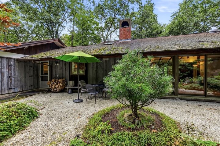 Property Photo:  8 Morgan Cir  MA 01002 